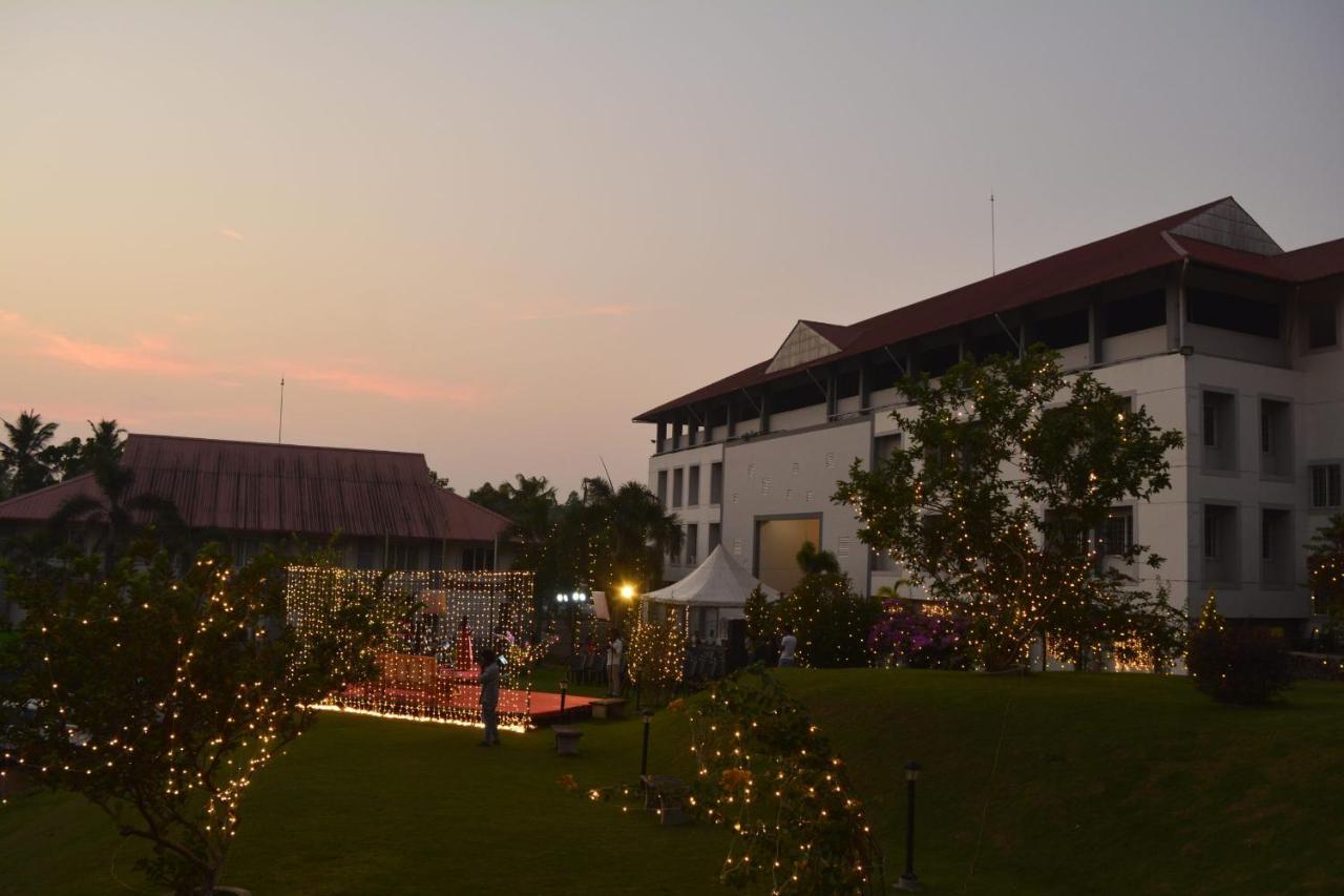 Angamaly Convention Centre Kochi Exterior foto